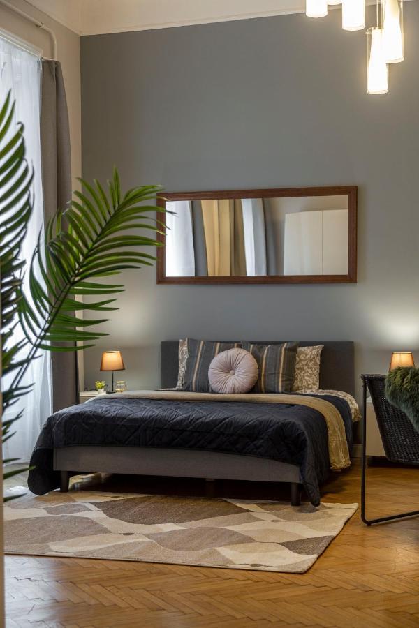 Spacious & Cozy Downtown Apartment With Balcony Budapest Exterior photo
