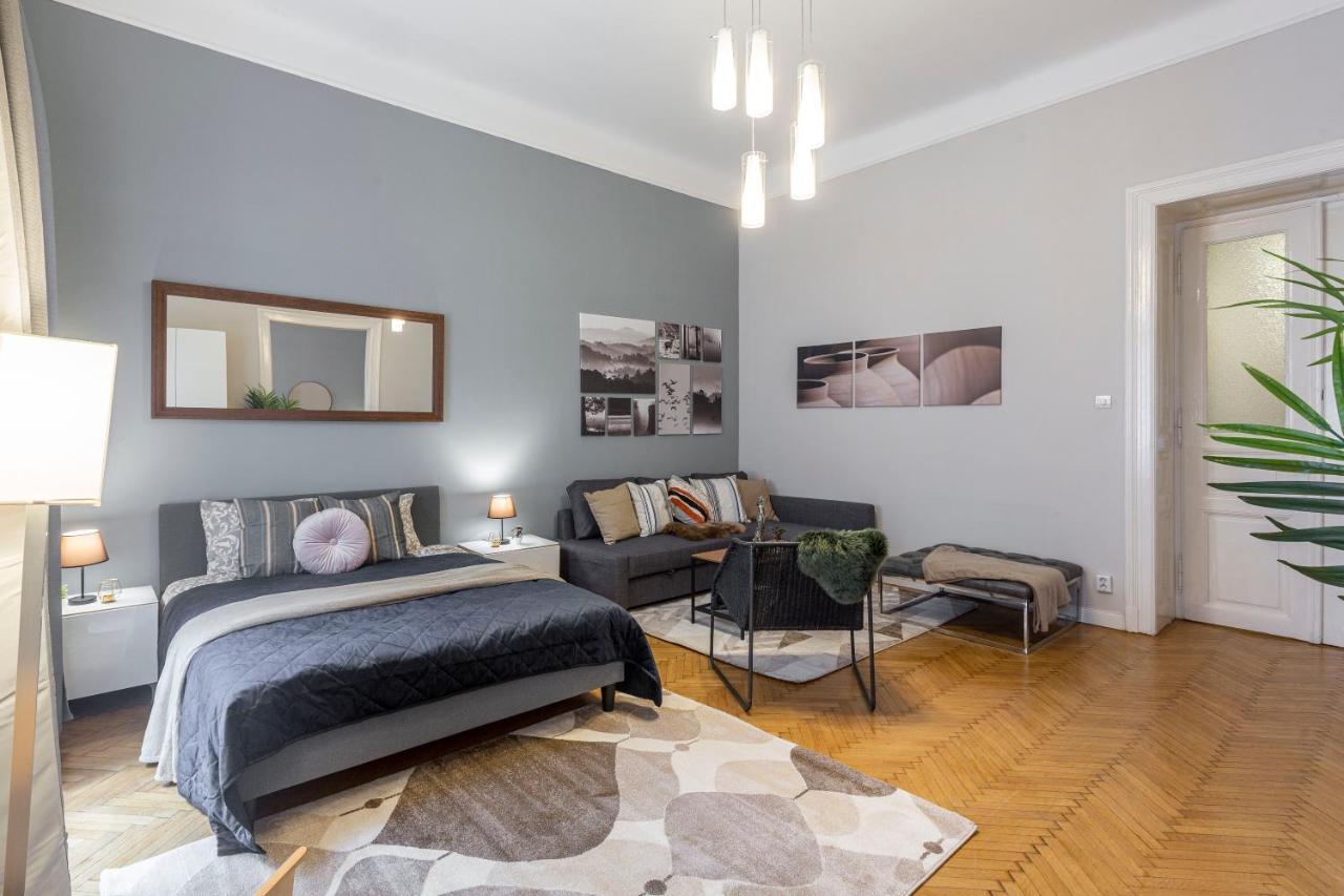 Spacious & Cozy Downtown Apartment With Balcony Budapest Exterior photo