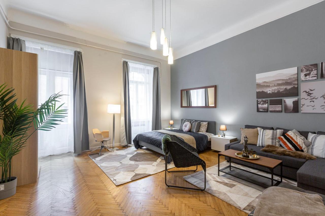 Spacious & Cozy Downtown Apartment With Balcony Budapest Exterior photo