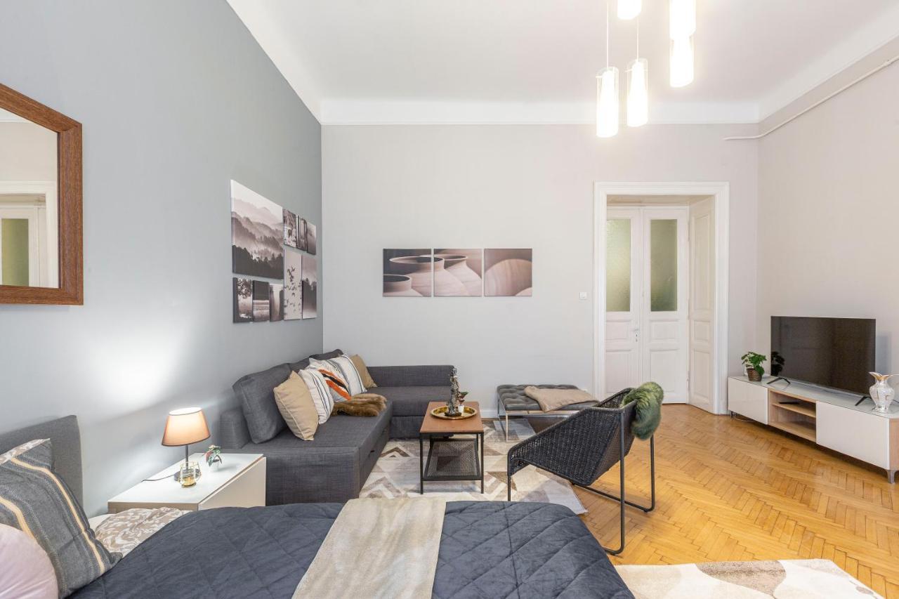 Spacious & Cozy Downtown Apartment With Balcony Budapest Exterior photo