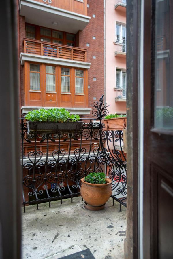 Spacious & Cozy Downtown Apartment With Balcony Budapest Exterior photo