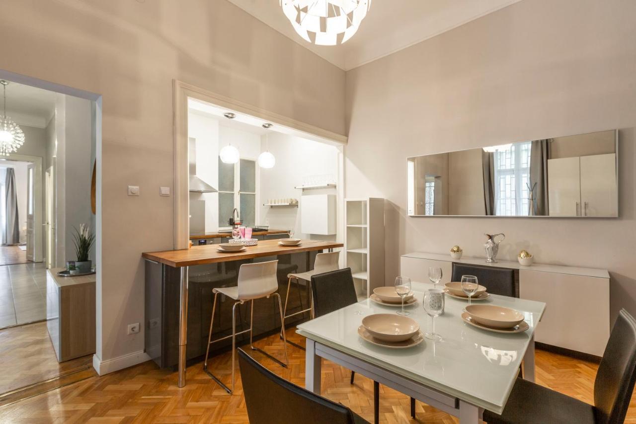 Spacious & Cozy Downtown Apartment With Balcony Budapest Exterior photo