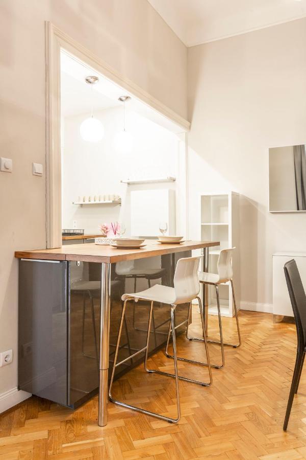 Spacious & Cozy Downtown Apartment With Balcony Budapest Exterior photo