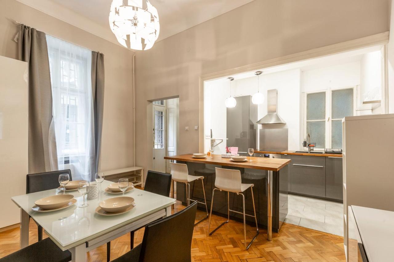 Spacious & Cozy Downtown Apartment With Balcony Budapest Exterior photo